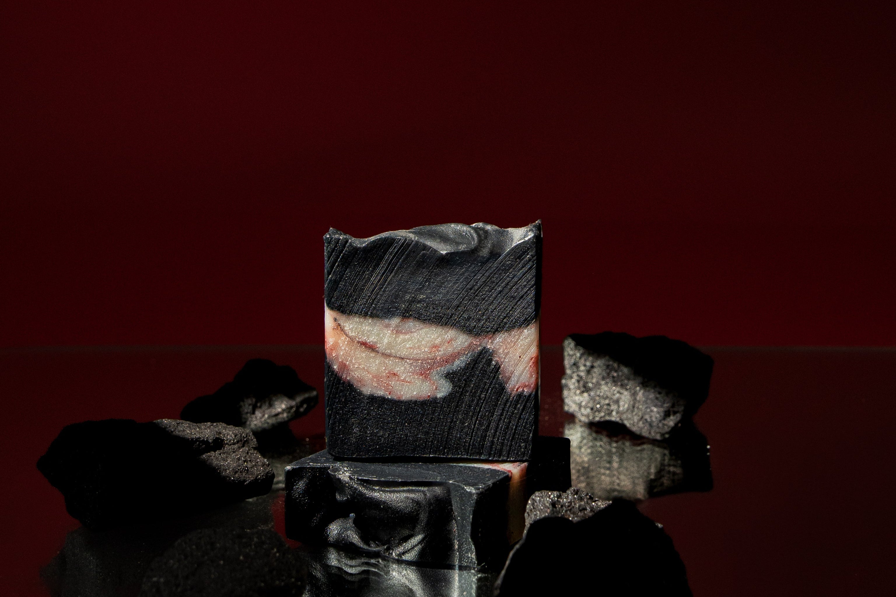 Fynakaa ચારકોલ કોલ્ડ પ્રોસેસ્ડ હાથથી બનાવેલ નેચરલ ઓર્ગેનિક પ્રીમિયમ સાબુ